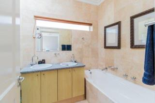 To Let 2 Bedroom Property for Rent in Fresnaye Western Cape